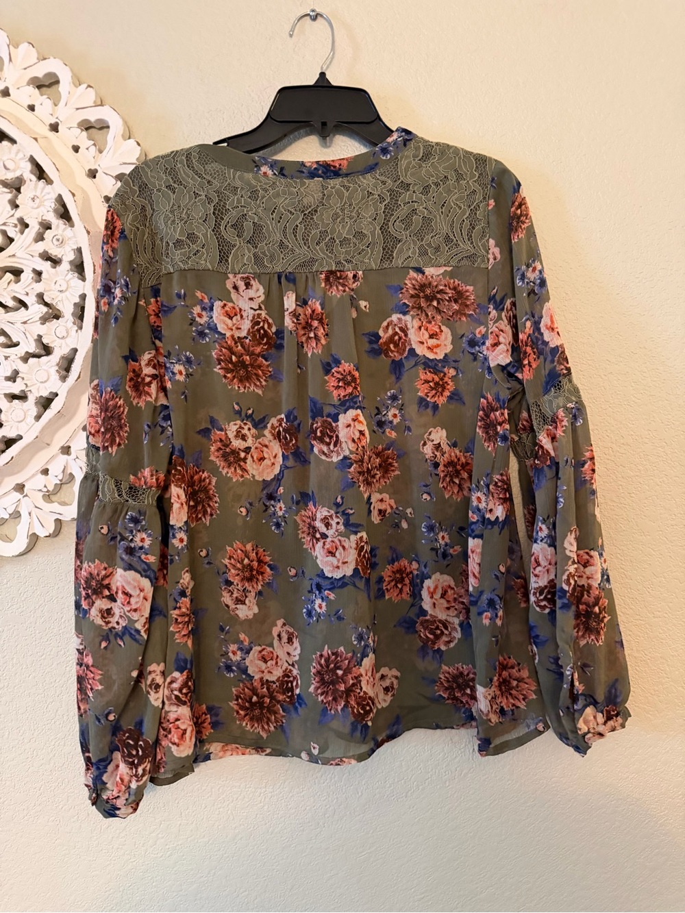 torrid Olive Floral Lace V-Neck Peasant Blouse - Picture 2 of 2